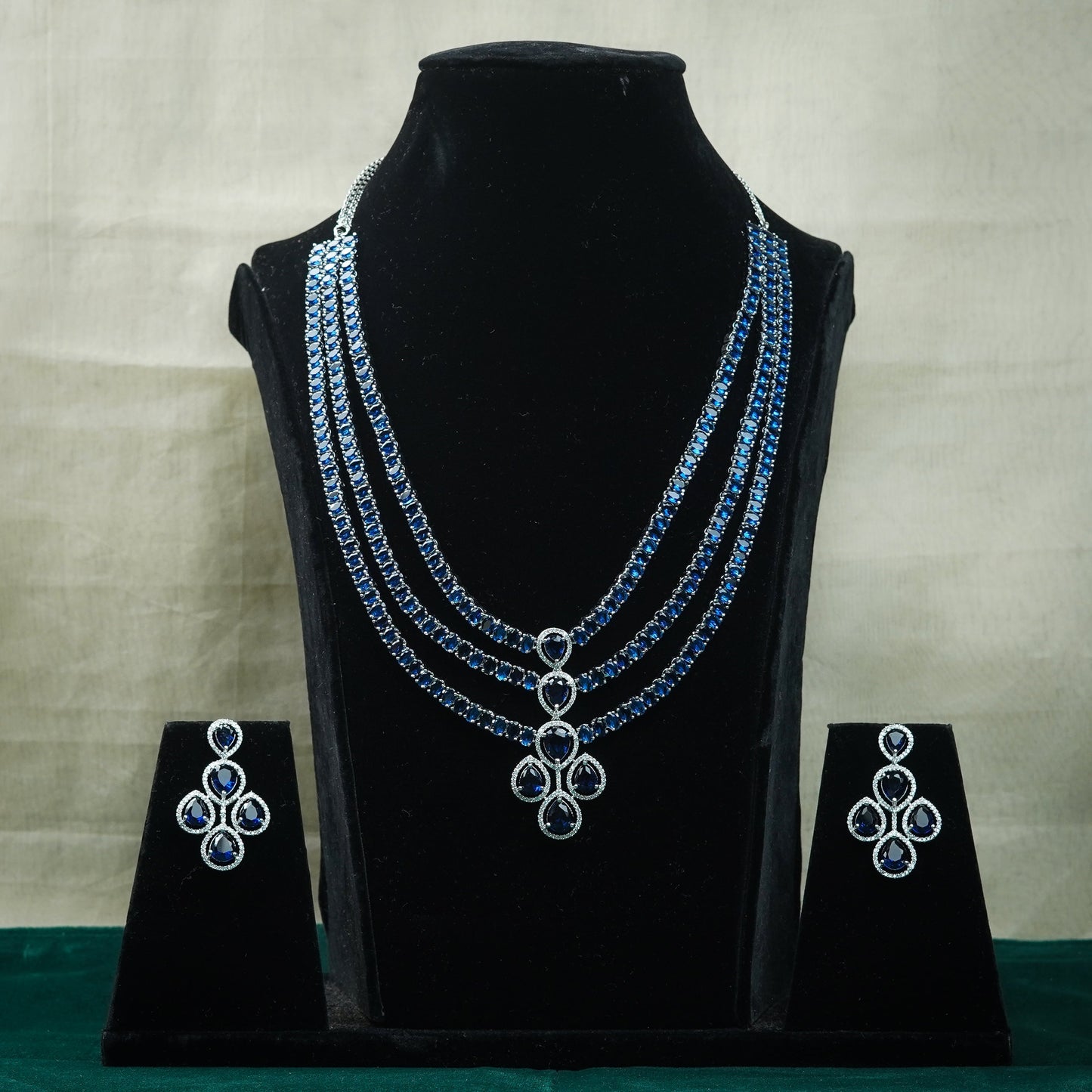 Aarohi Three Line Diamond Set