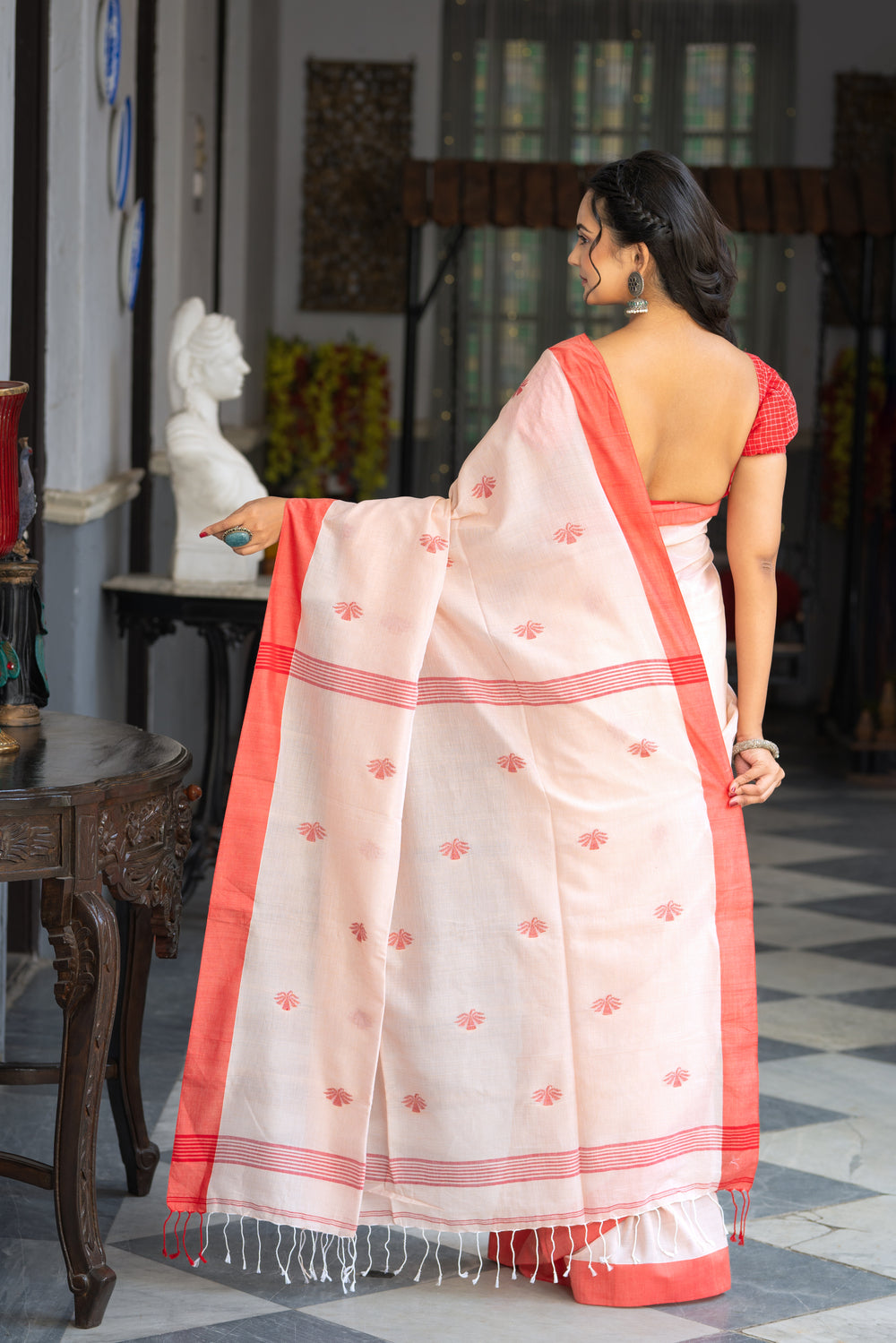 Handloom Peach & Red Mul Cotton Jamdani Saree