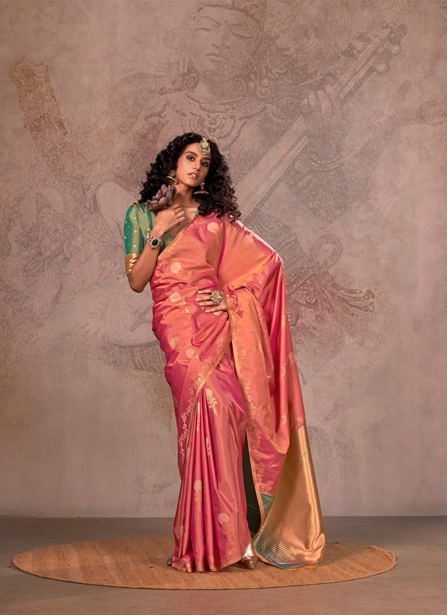 Coral Kirtan Two Tone Handloom Weaving Silk Saree With Contrast Pallu
