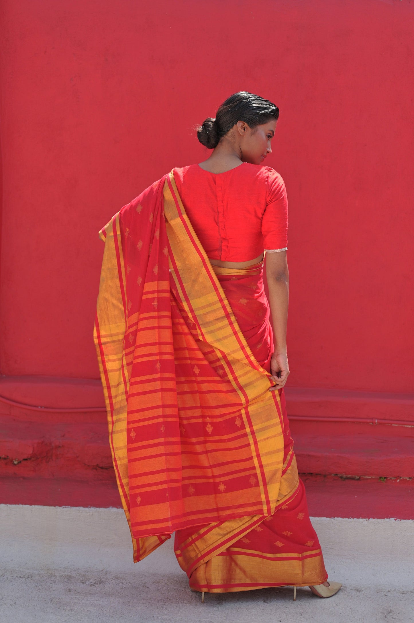 kanta I Red Handloom Cotton Saree with Jamdani Motifs