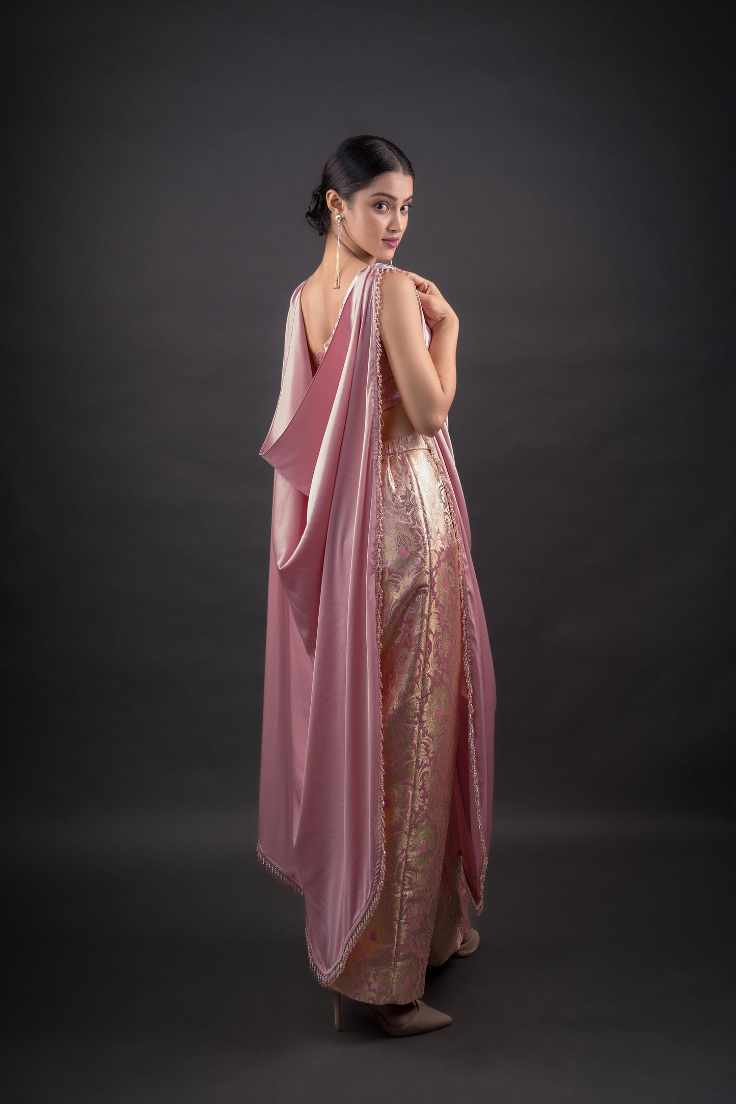 English pink crop top, Straight ideal brocade pants, playful stall - Ensemble