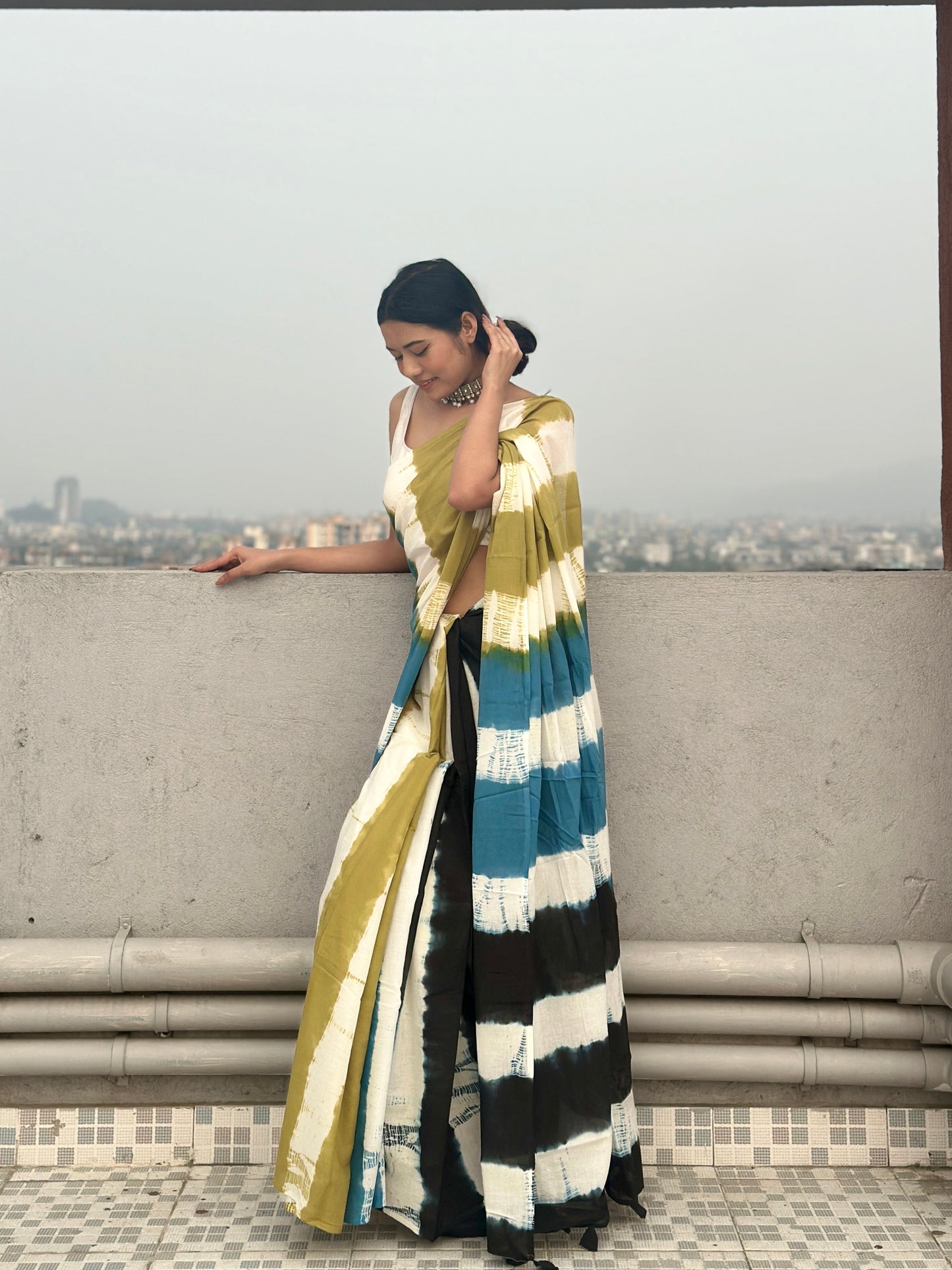 Sagar Kinare - Tie & Dye Shibori Print Natural Dyed - White Mulmul Cotton Saree