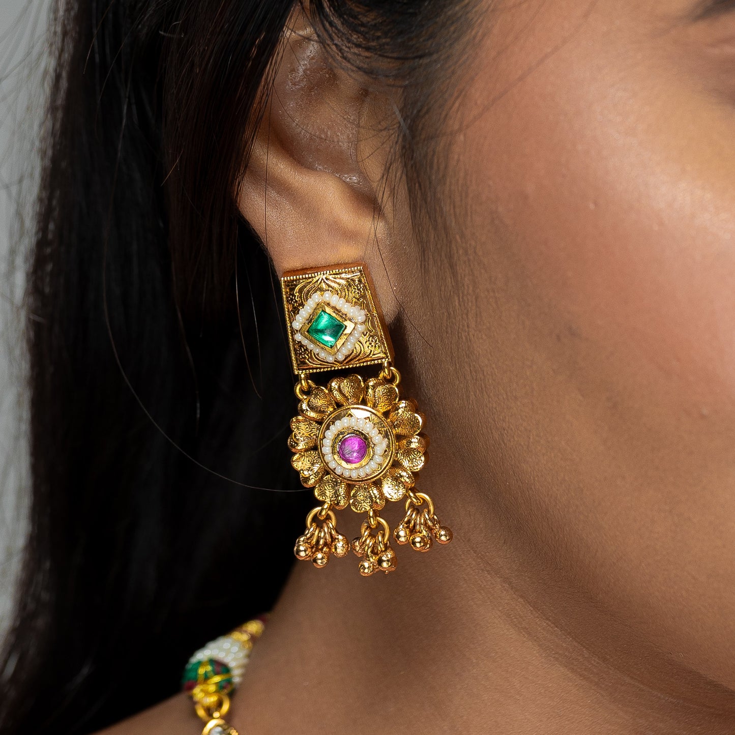 Zevar Club Luxurious Majestic Antique Rajwada Kundan Set