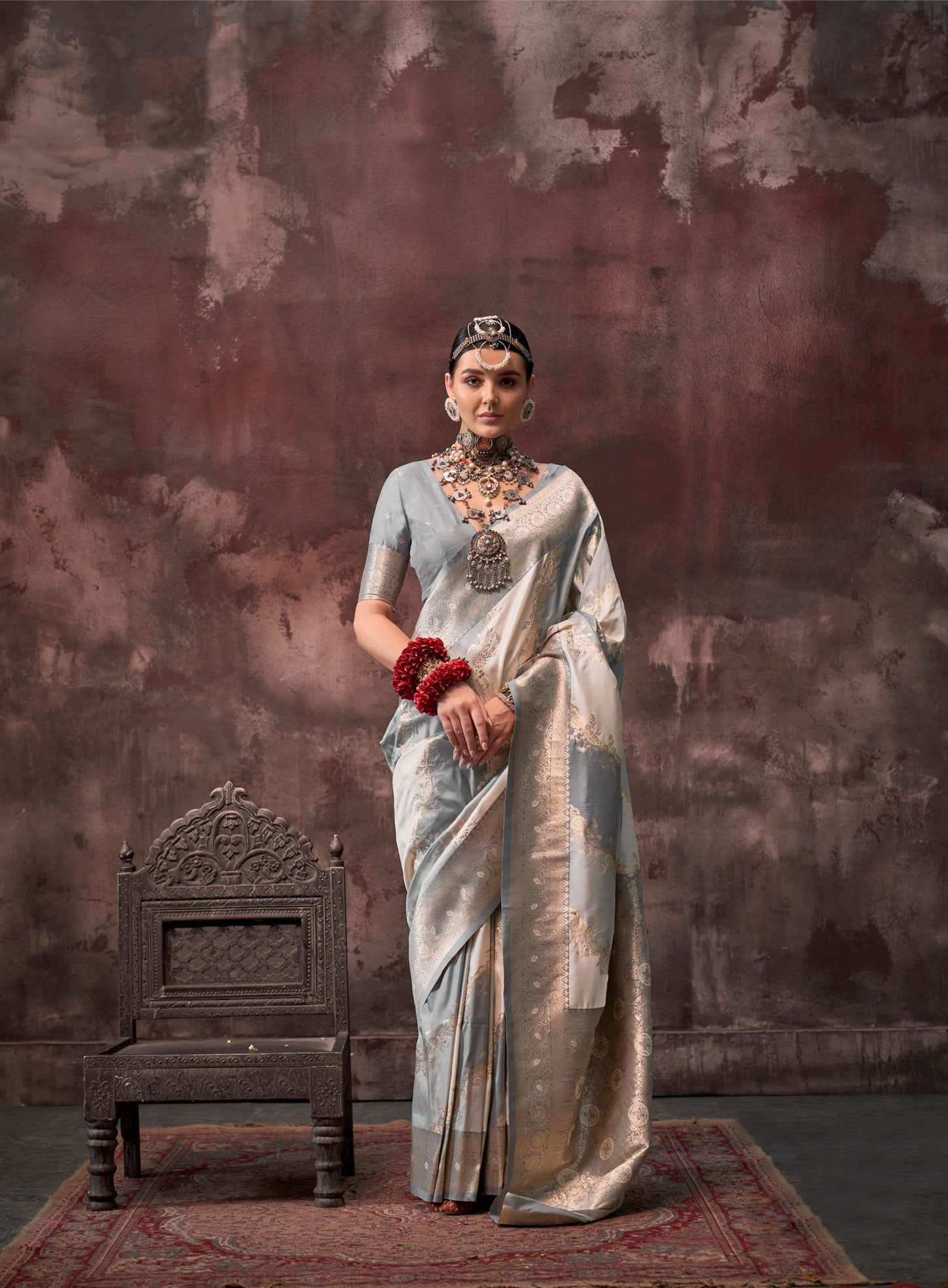Silver Grey Kookal Rangkaat Handloom Silk Saree