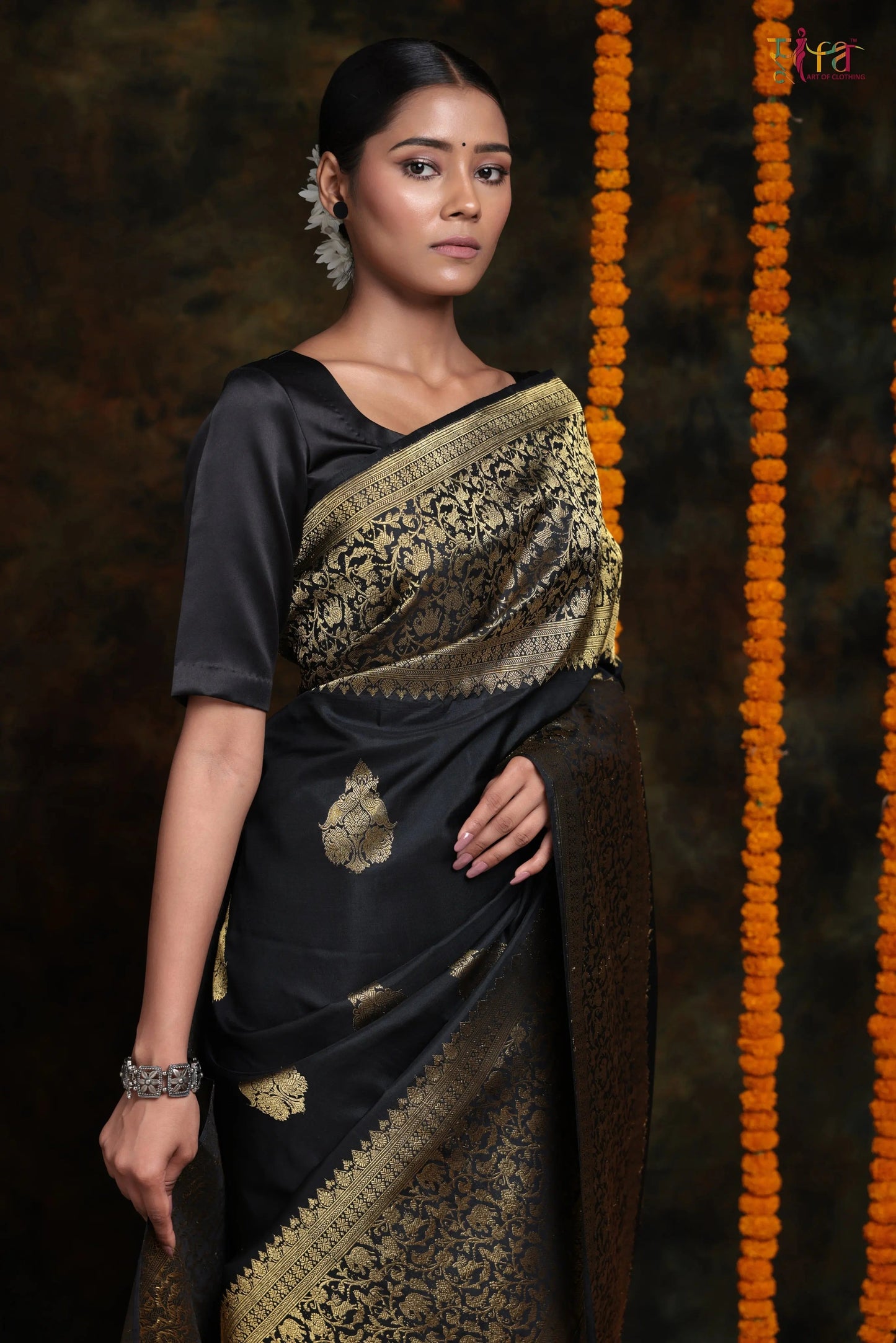 Black Handloom Kanchipattu Saree With Pure Thick Zari Motifs