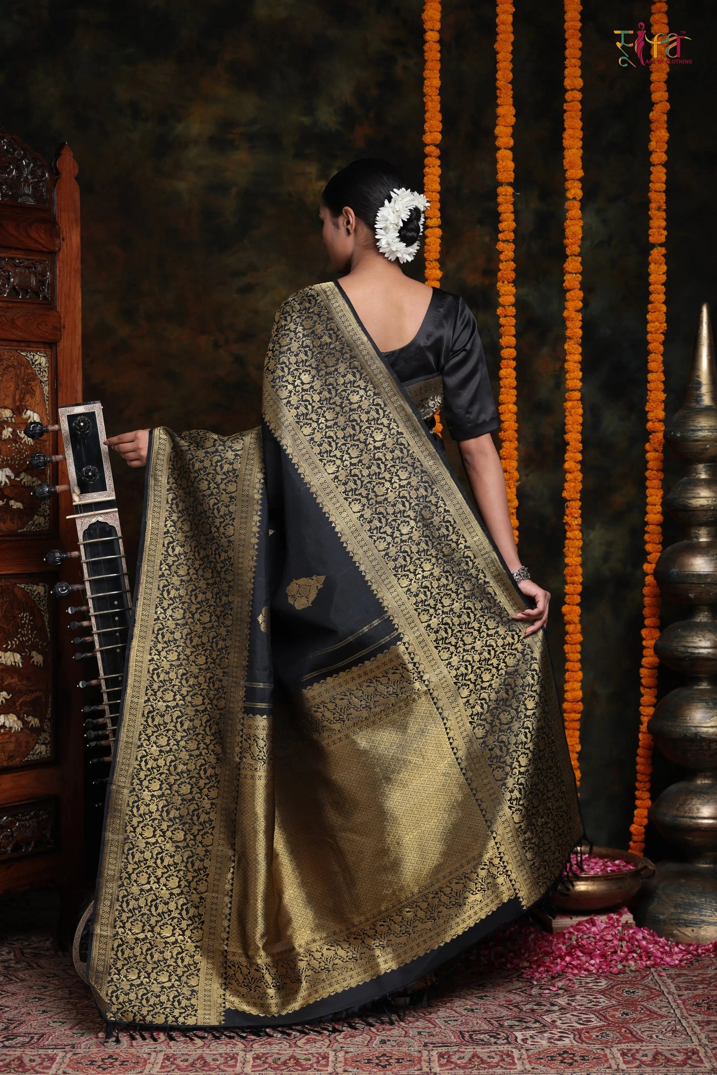 Black Handloom Kanchipattu Saree With Pure Thick Zari Motifs