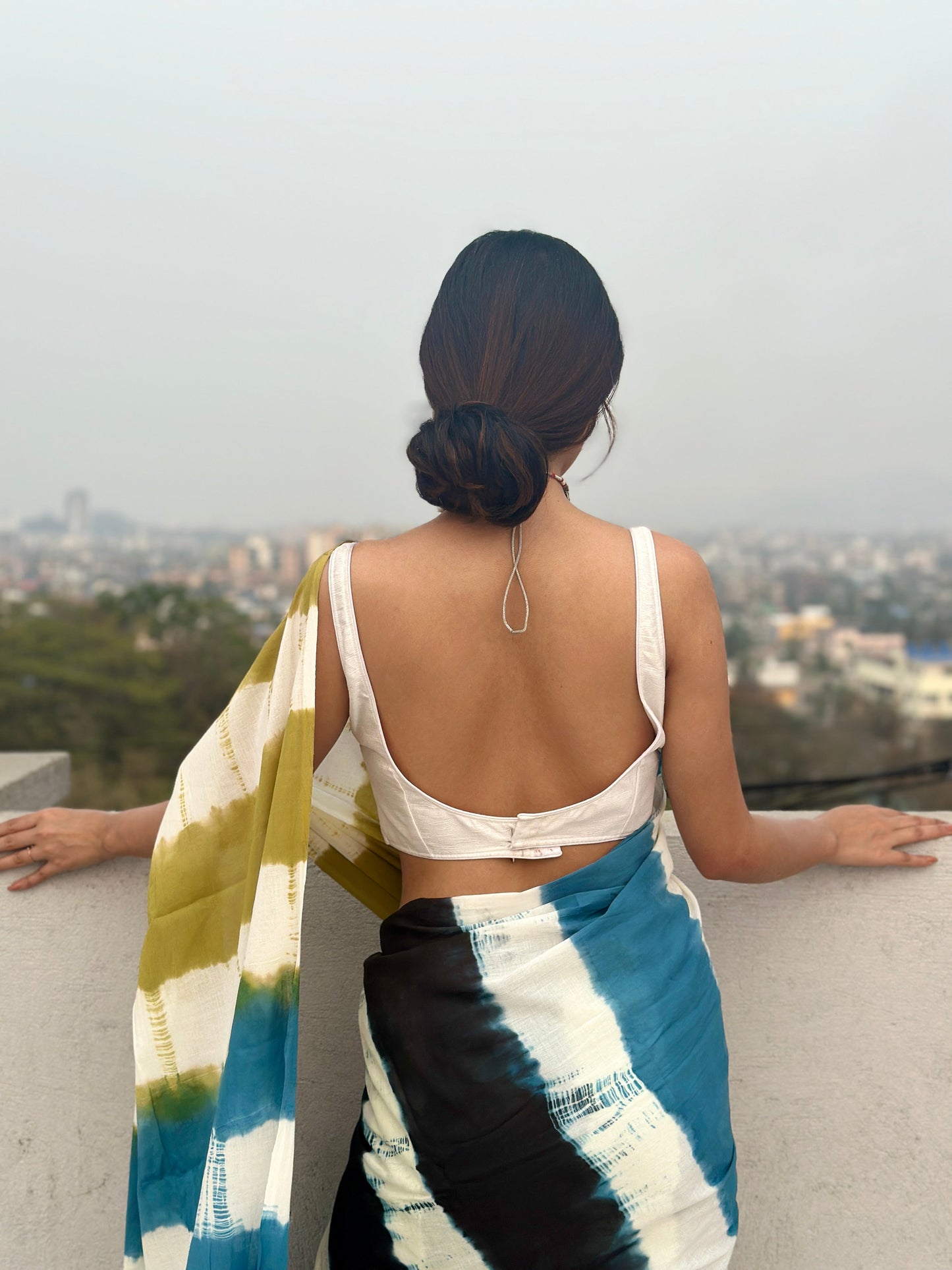 Sagar Kinare - Tie & Dye Shibori Print Natural Dyed - White Mulmul Cotton Saree