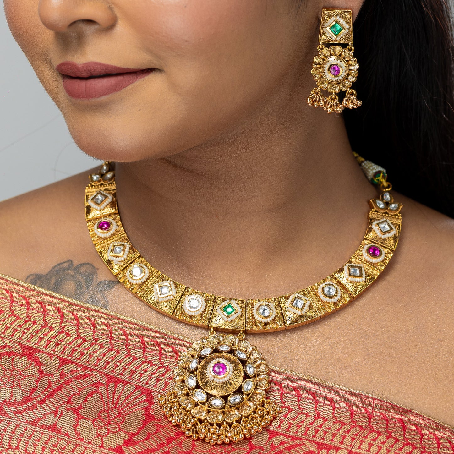 Zevar Club Luxurious Majestic Antique Rajwada Kundan Set