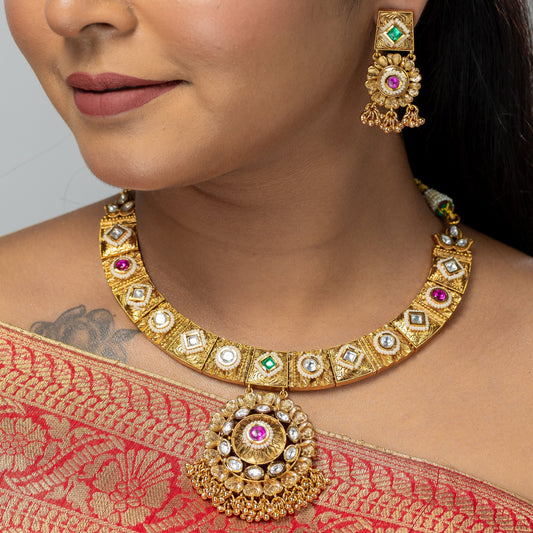 Zevar Club Luxurious Majestic Antique Rajwada Kundan Set